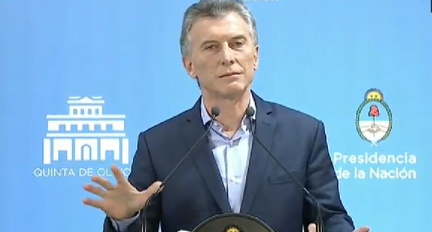 Macri firmó el decreto que busca ajustar y frenar los ingresos de personal al Estado