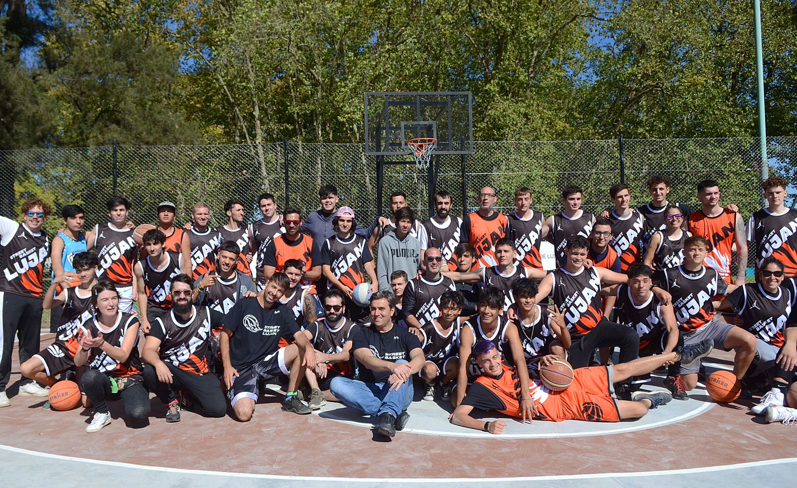 El Intendente inauguró dos nuevas canchas de básquet en el Parque San Martín