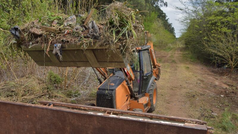 Localidades: el Municipio realiza trabajos de mantenimiento vial en Cortínez