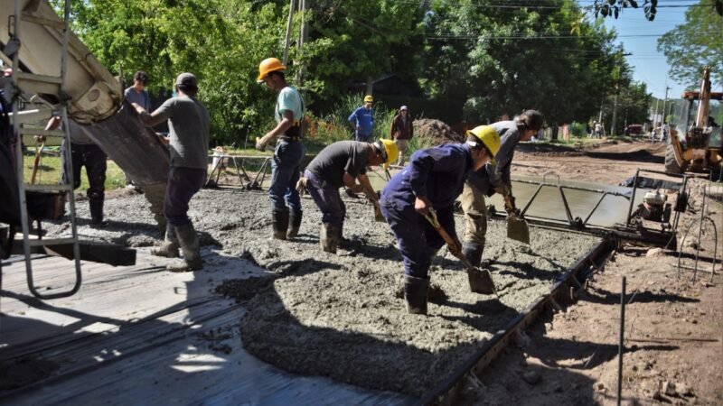 El Municipio inició las obras de repavimentación del acceso al barrio Los Laureles