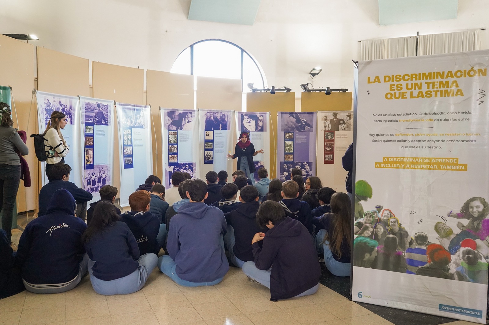 Se inauguró la Muestra Móvil de Ana Frank en el Museo Municipal de la Ciudad