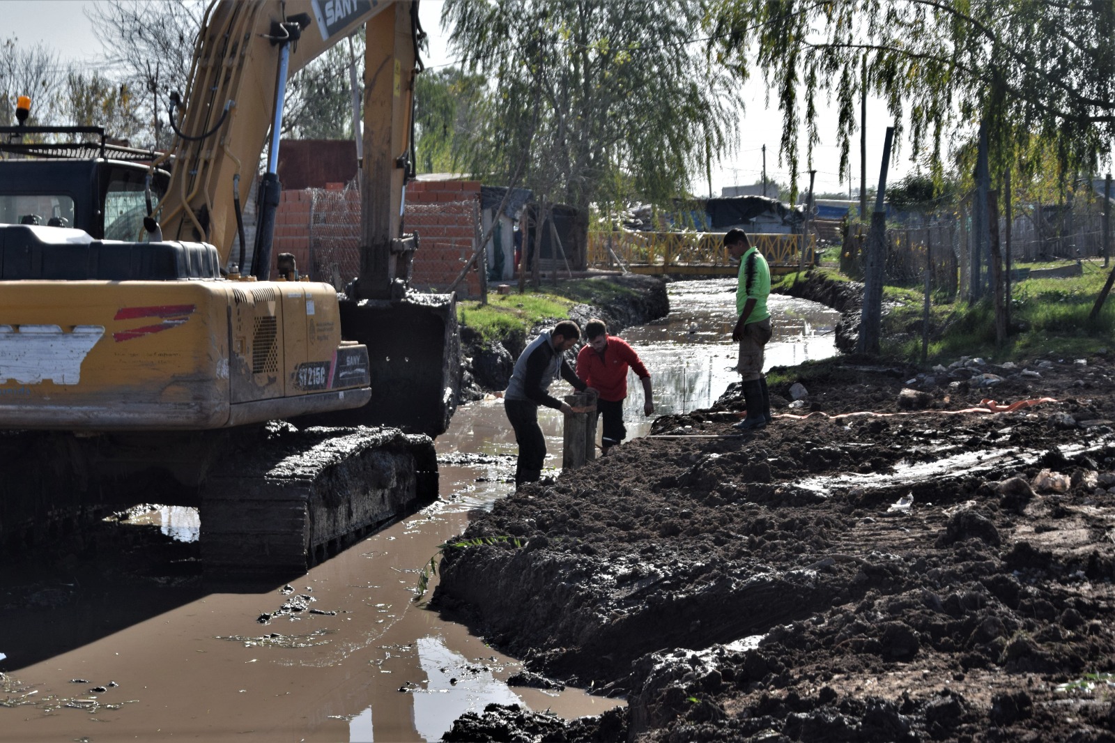 Avanzan los trabajos de saneamiento del arroyo Lanusse