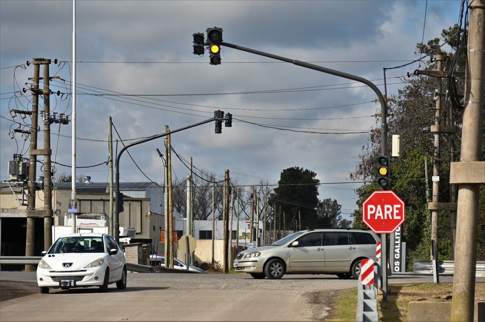 Seguridad vial: el Municipio instala nuevos semáforos en cruces peligrosos