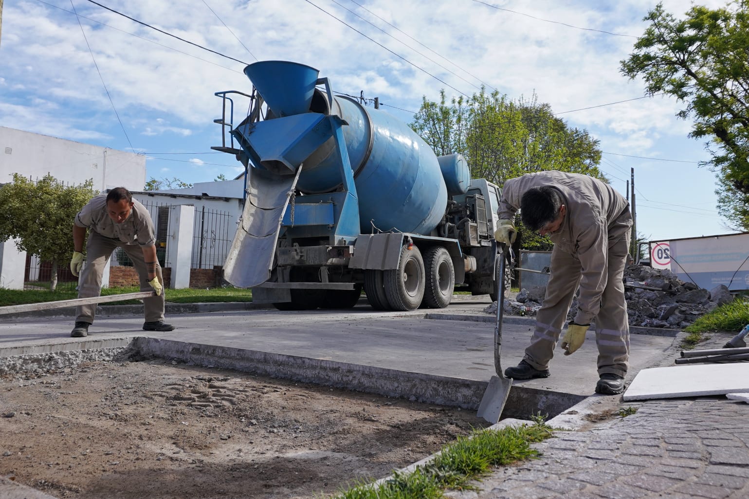 Continúan los trabajos de reconstrucción de pavimento en hormigón en barrios y localidades
