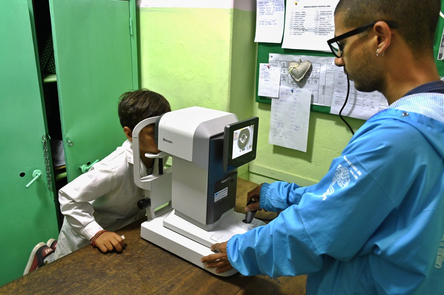 Salud: nueva jornada de revisión oftalmológica en la Escuela Primaria N° 9 de Open Door